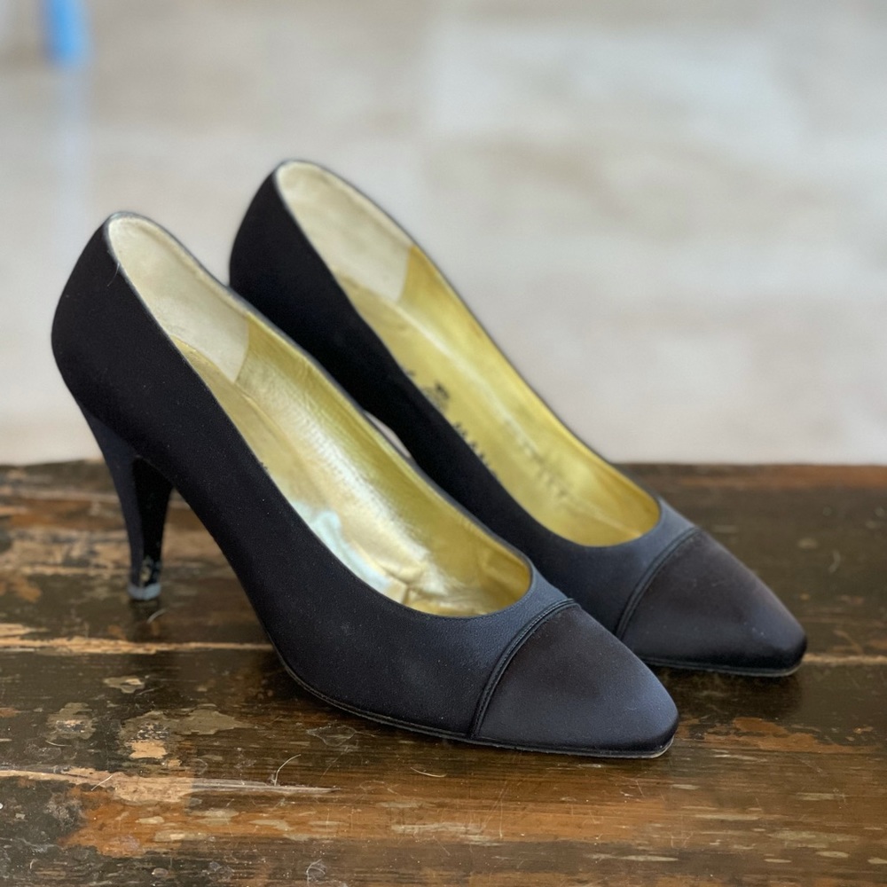 Rene Mancini Black on Black w/ satin tips